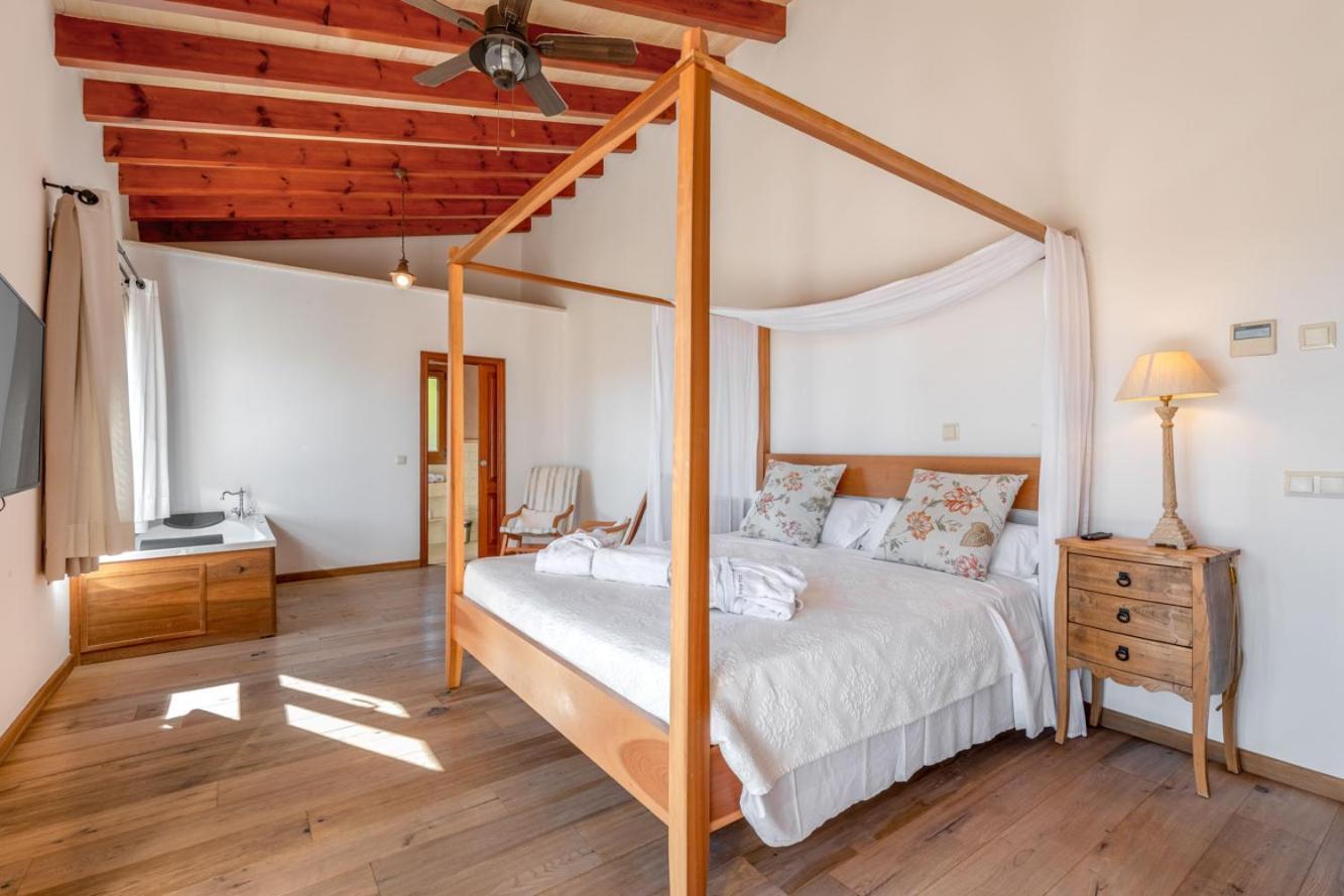 Villa Toni Bou Ros Foners